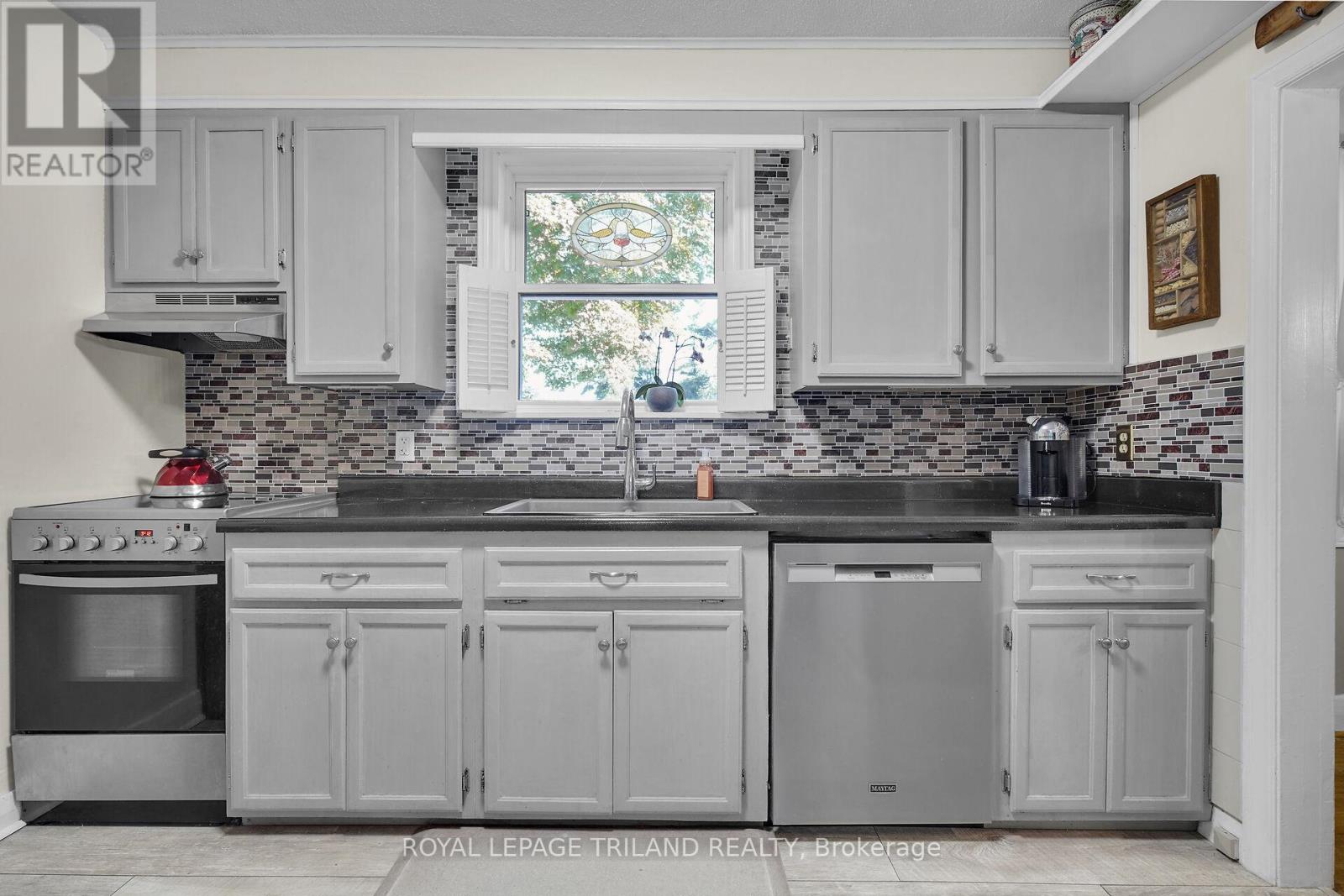 65 Broadway Avenue, London South, Ontario  N6P 1A9 - Photo 11 - X12396676
