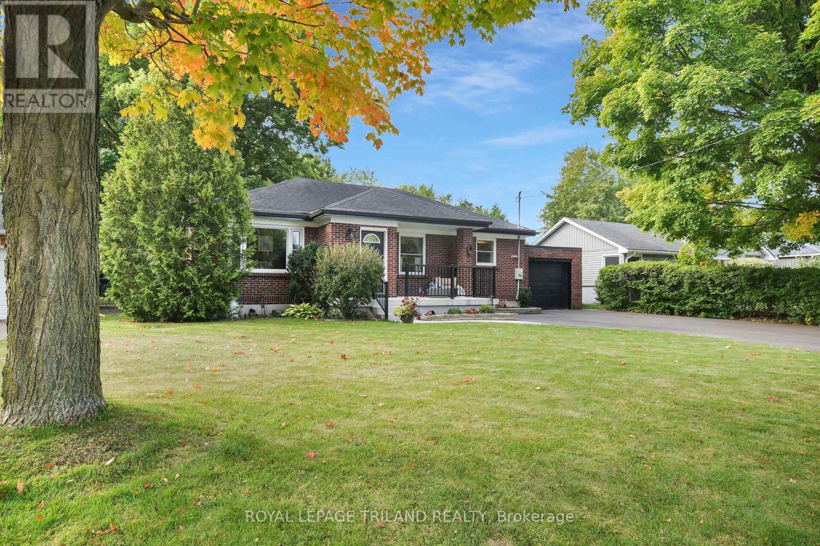 65 Broadway Avenue, London South, Ontario  N6P 1A9 - Photo 2 - X12396676