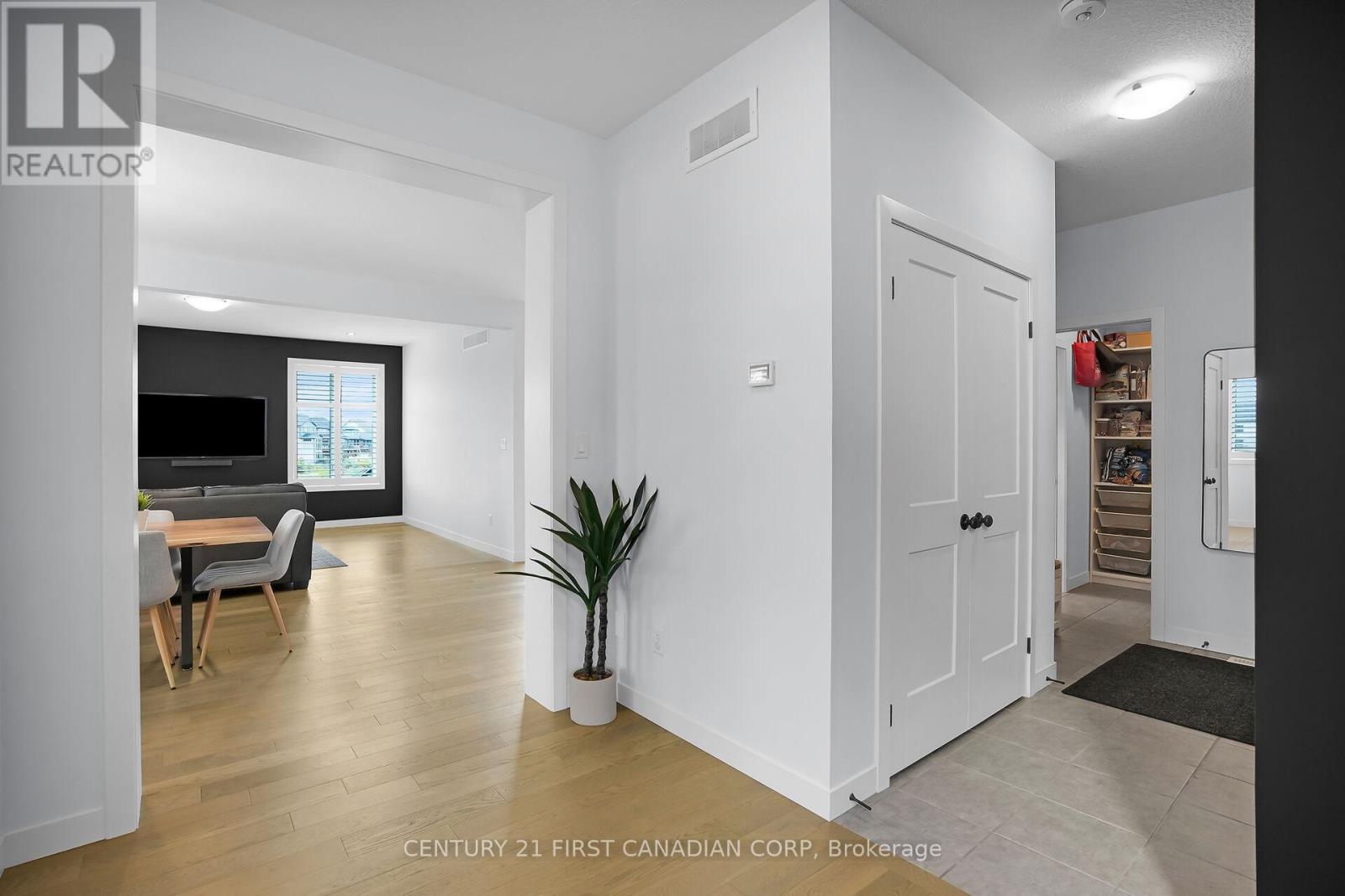 2418 Tokala Trail, London North, Ontario  N6G 0V6 - Photo 7 - X12396701