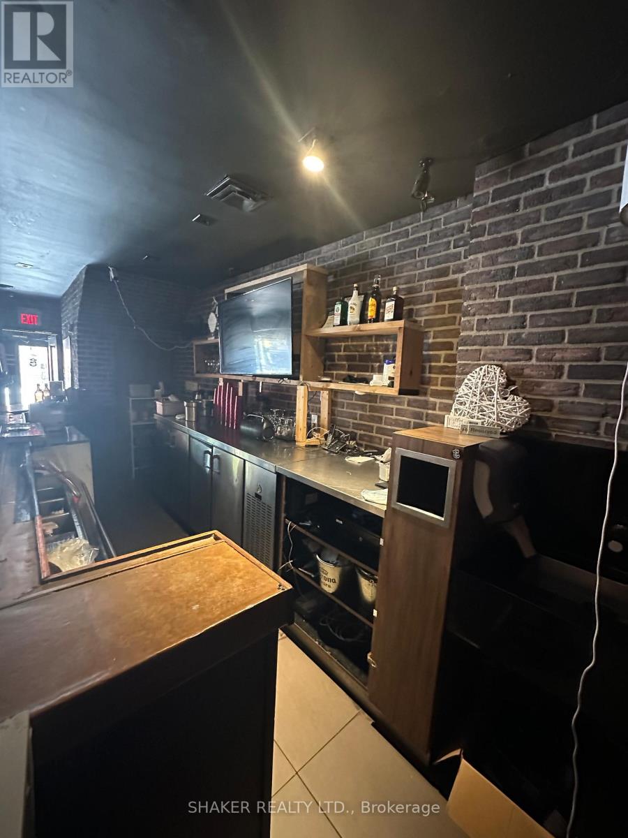 354 Elgin Street, Ottawa, Ontario  K2P 1M8 - Photo 2 - X12396724