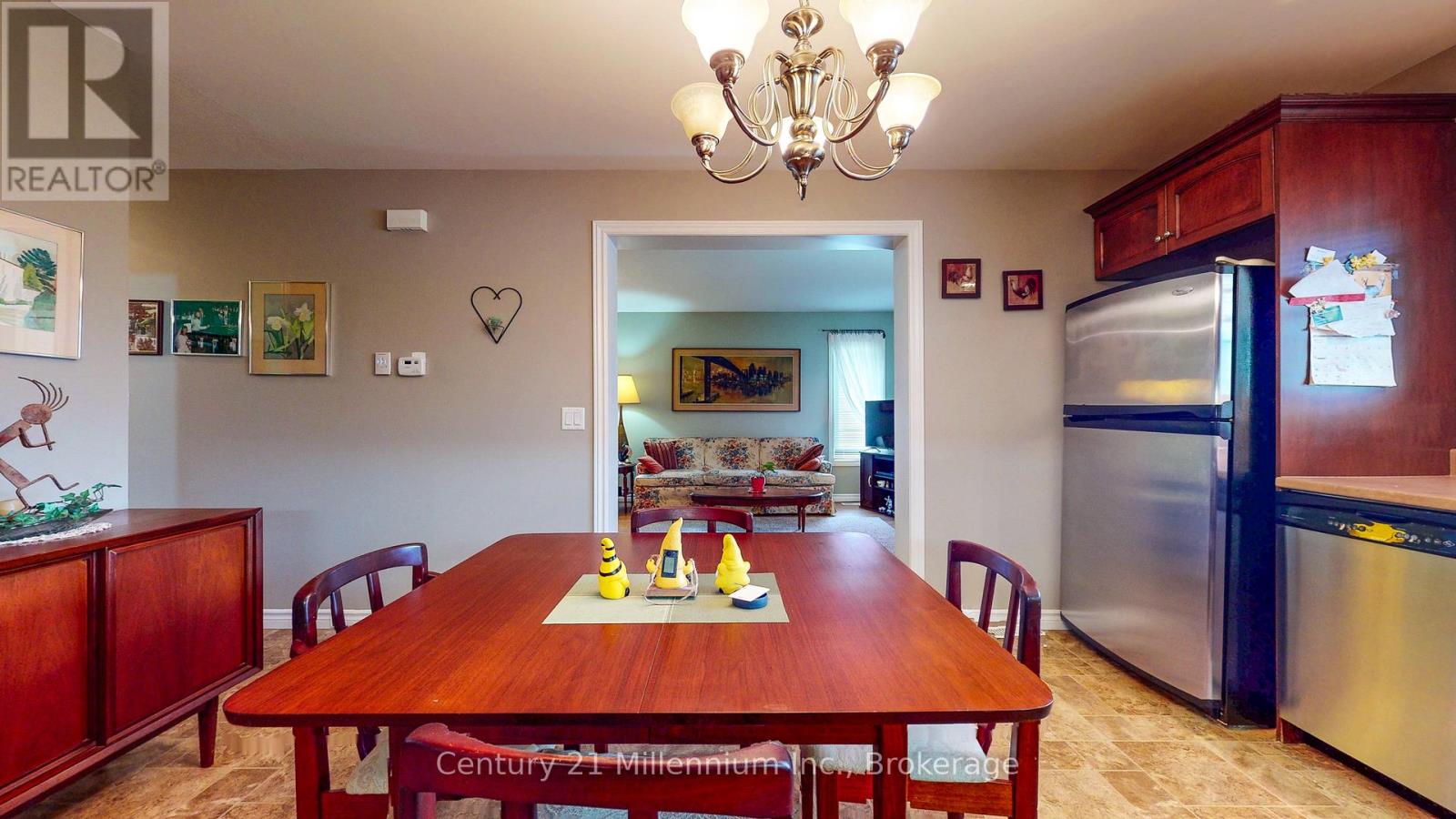 11 Virginia Avenue, Wasaga Beach, Ontario  L9Z 3A8 - Photo 11 - S12396689