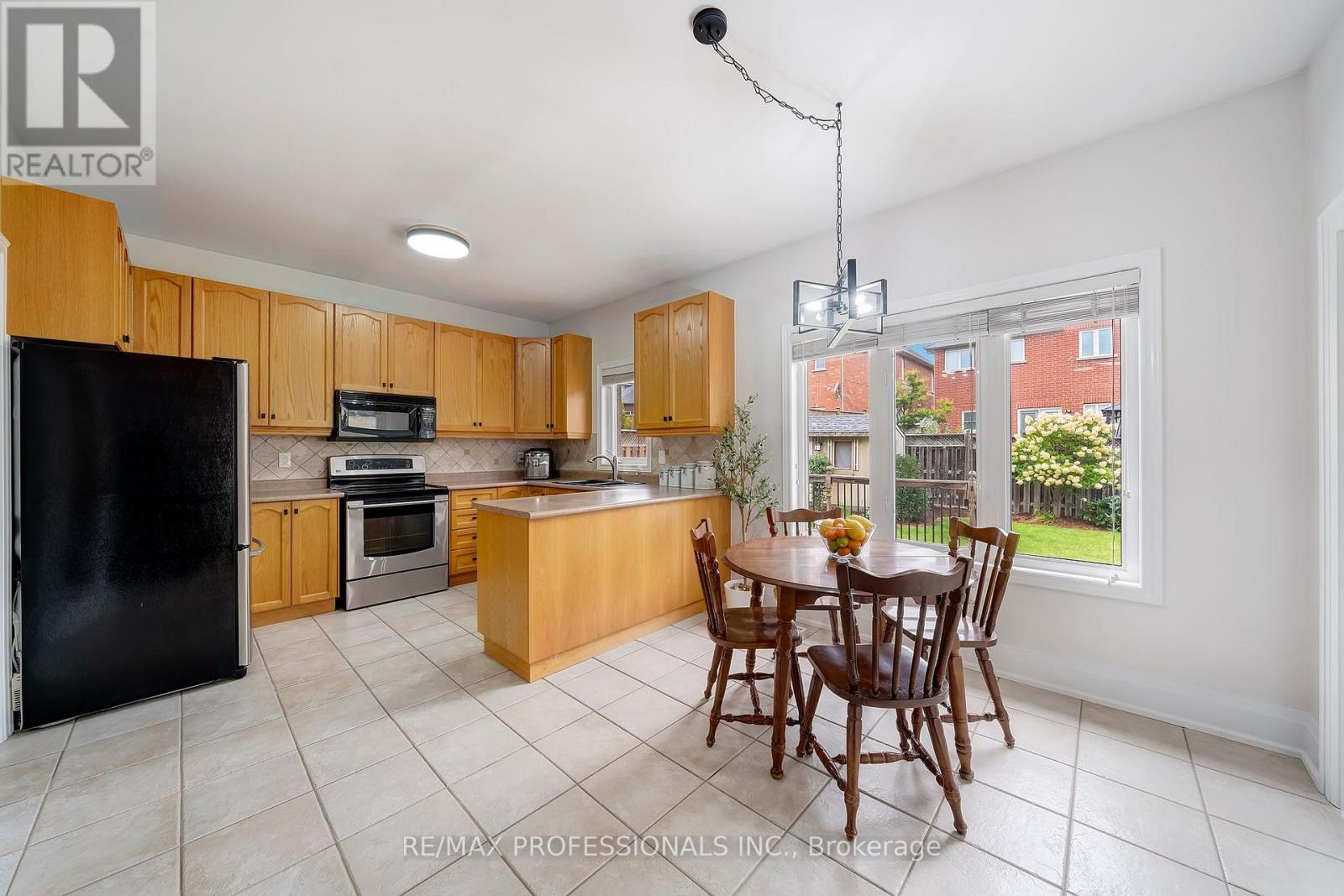 67 Chaplin Crescent, Halton Hills, Ontario  L7G 5V6 - Photo 7 - W12396479
