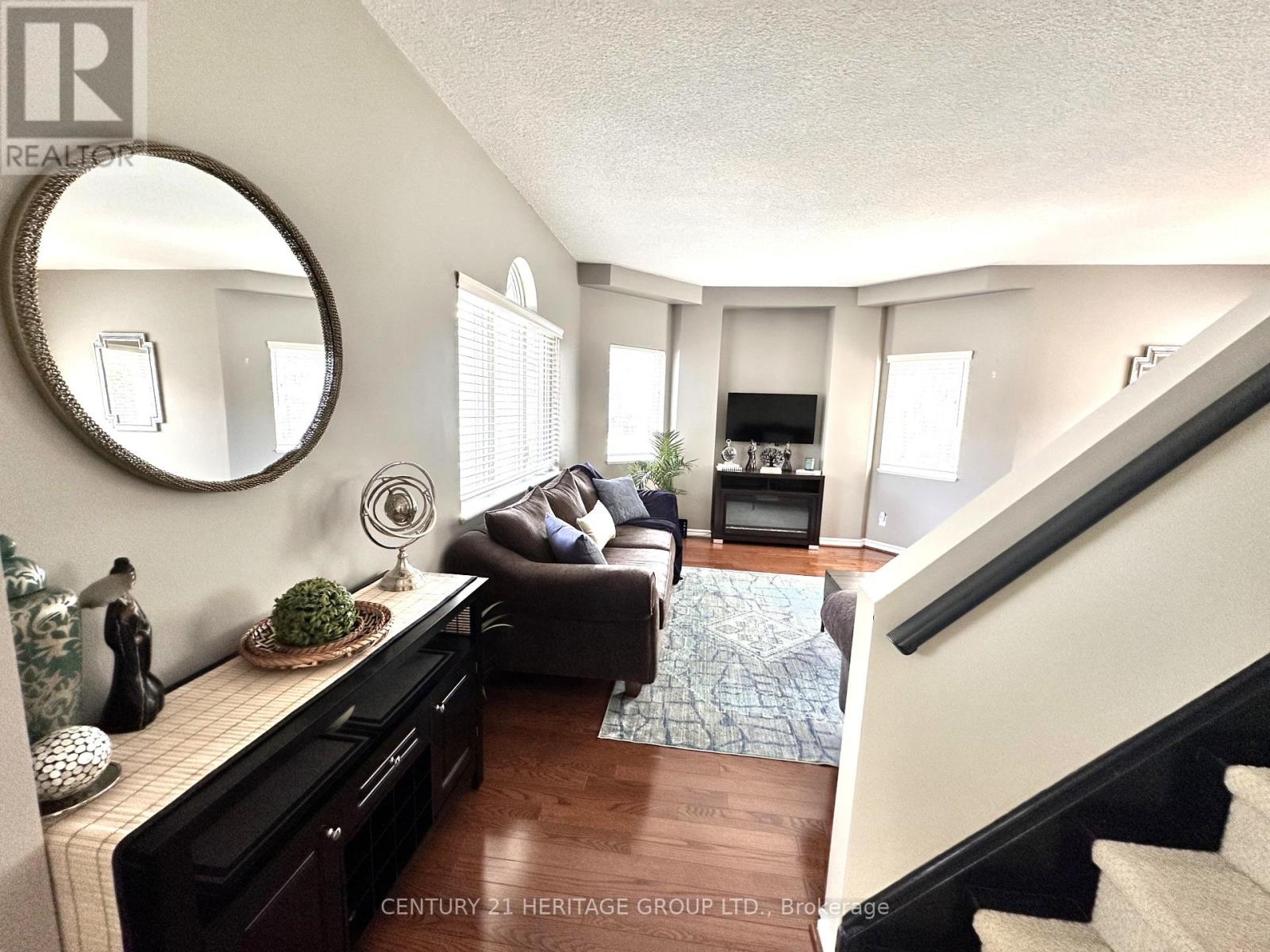11 - 1 Tower Gate, Brampton, Ontario  L6P 1C3 - Photo 4 - W12396480