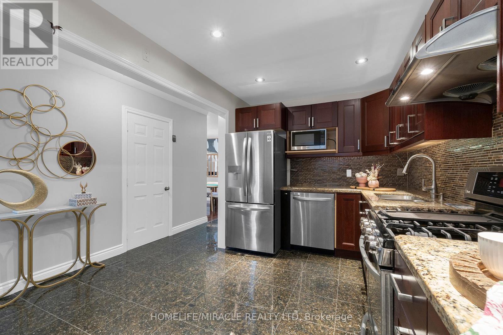 8 Franca Crescent, Toronto, Ontario  M9V 4S2 - Photo 12 - W12396484
