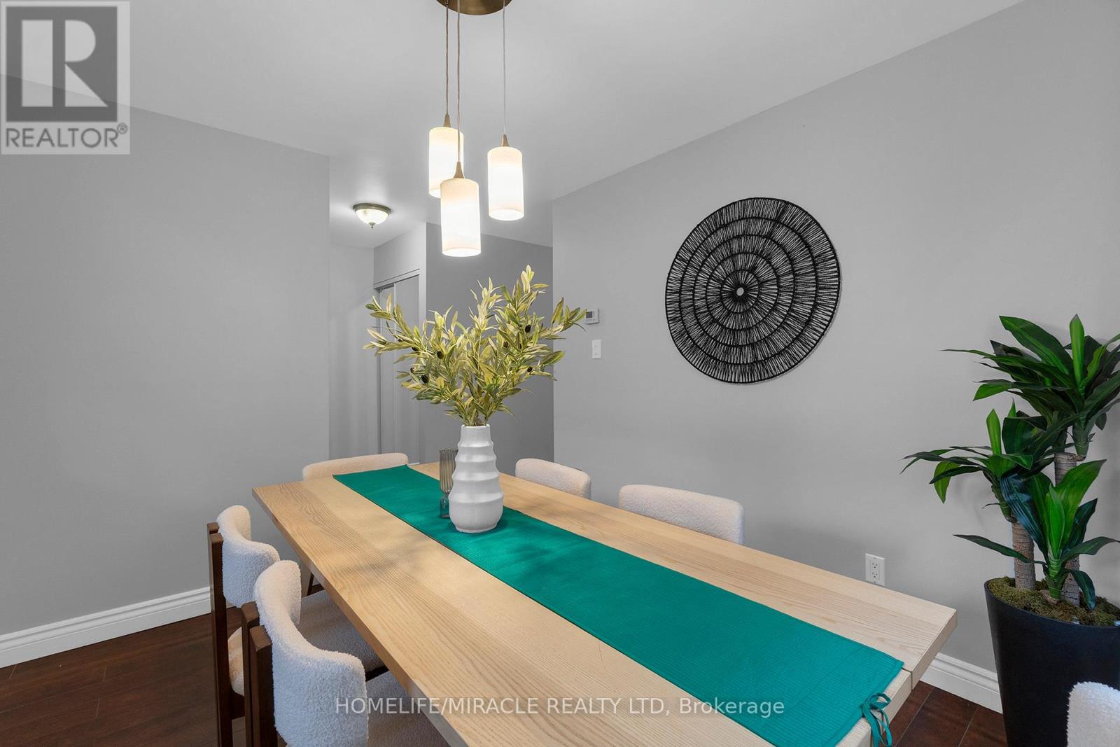 8 Franca Crescent, Toronto, Ontario  M9V 4S2 - Photo 14 - W12396484