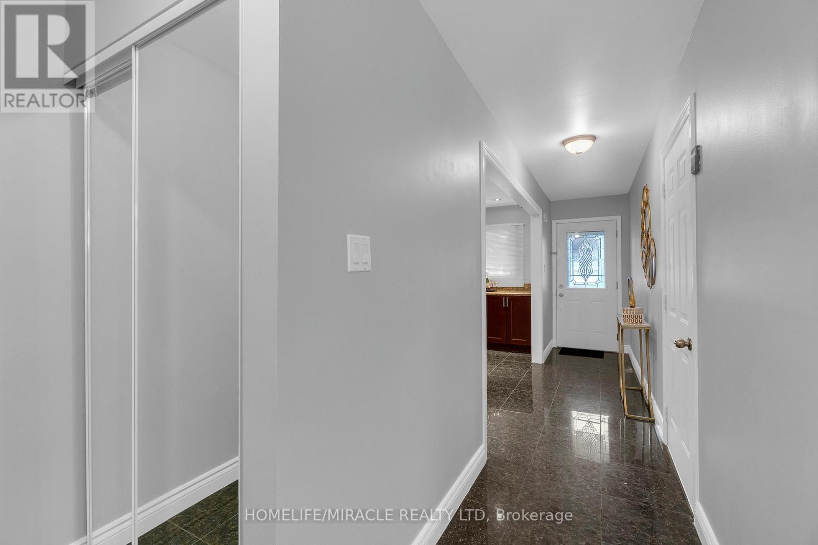 8 Franca Crescent, Toronto, Ontario  M9V 4S2 - Photo 16 - W12396484