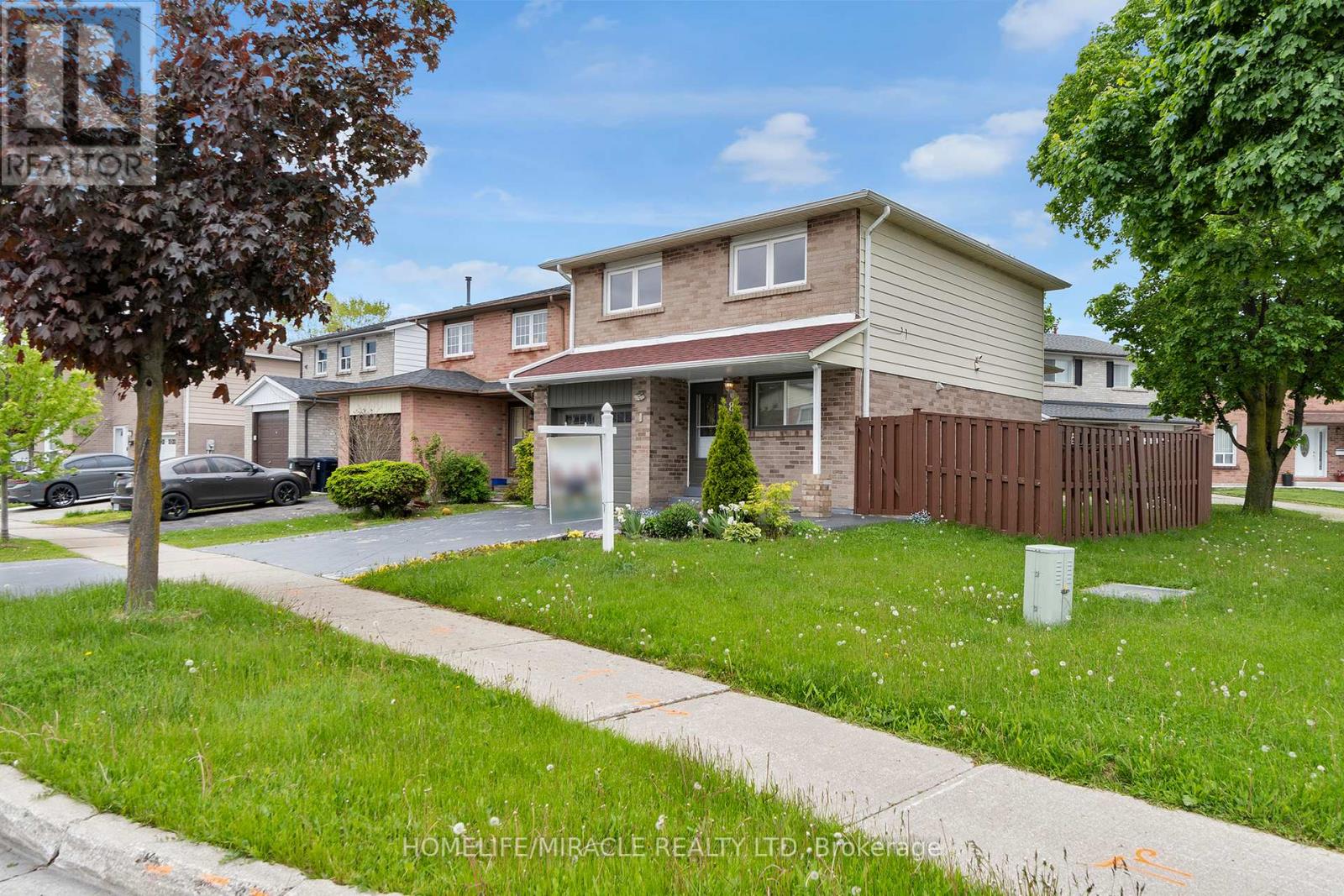 8 Franca Crescent, Toronto, Ontario  M9V 4S2 - Photo 2 - W12396484