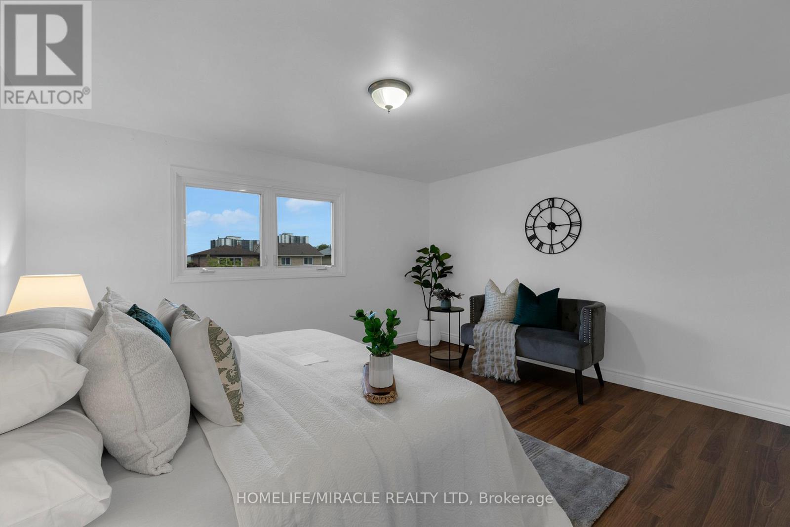 8 Franca Crescent, Toronto, Ontario  M9V 4S2 - Photo 29 - W12396484