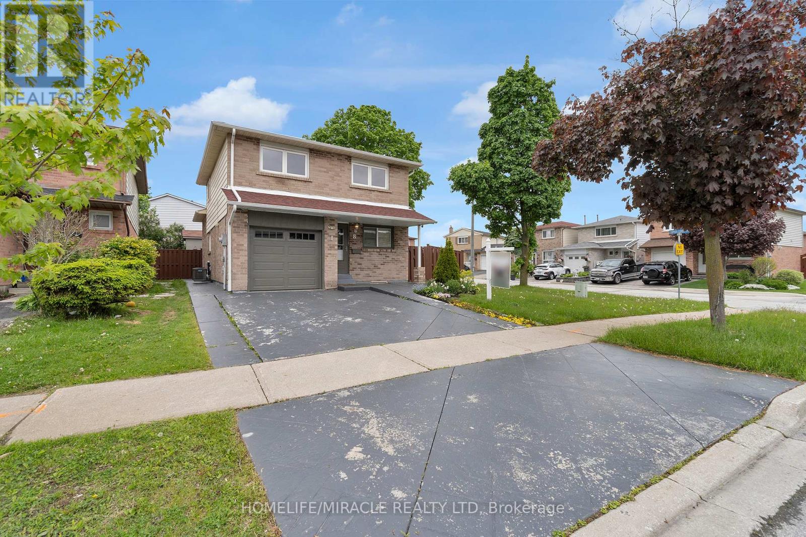 8 Franca Crescent, Toronto, Ontario  M9V 4S2 - Photo 3 - W12396484