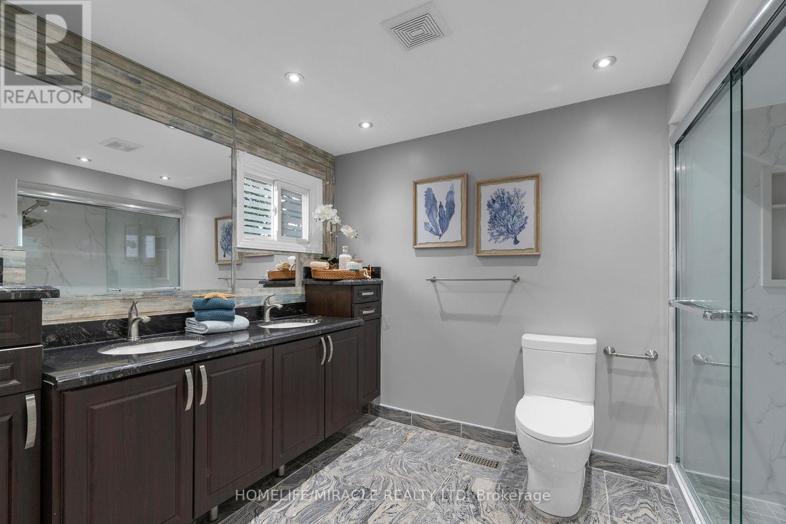 8 Franca Crescent, Toronto, Ontario  M9V 4S2 - Photo 35 - W12396484