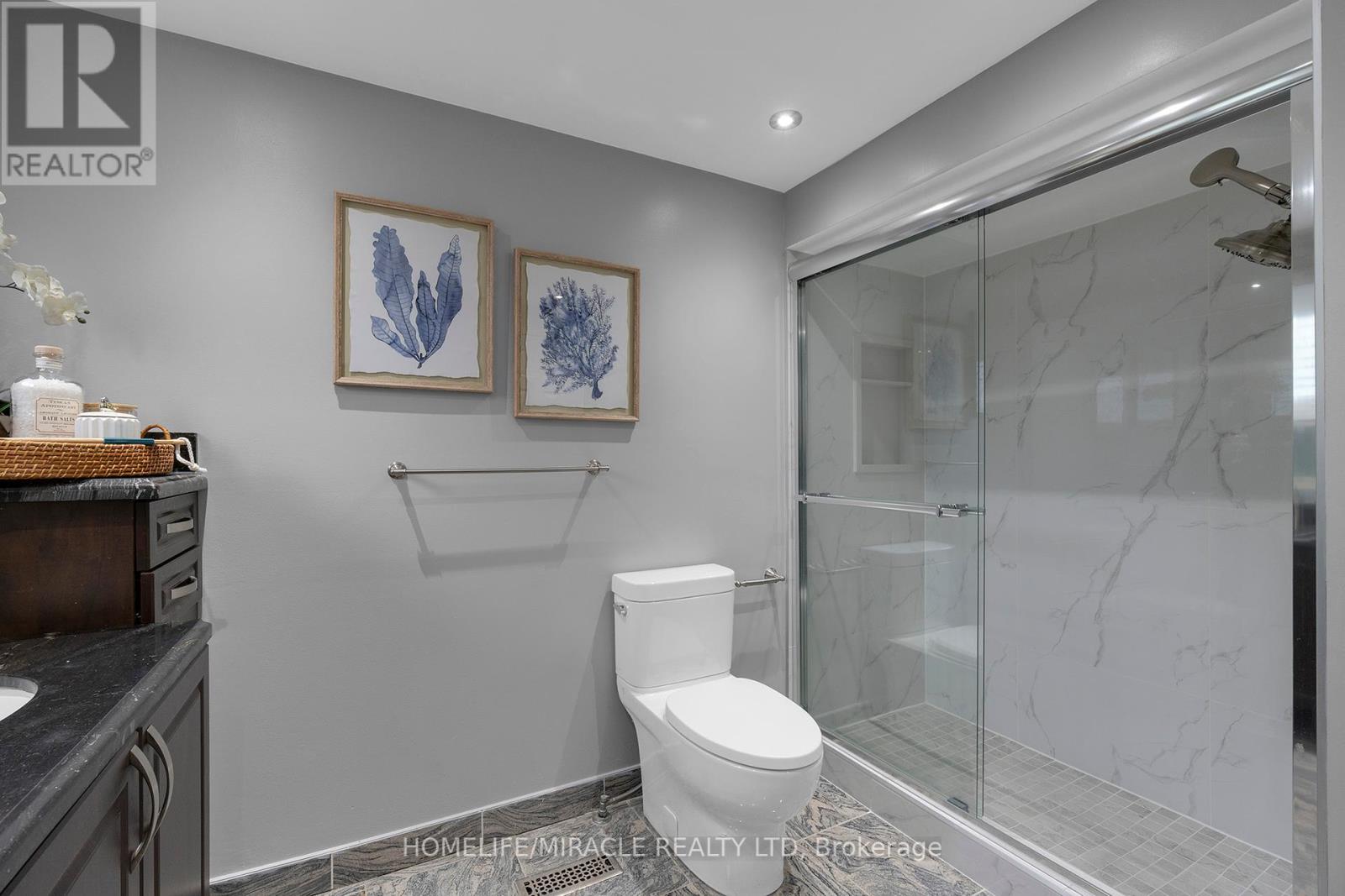 8 Franca Crescent, Toronto, Ontario  M9V 4S2 - Photo 36 - W12396484