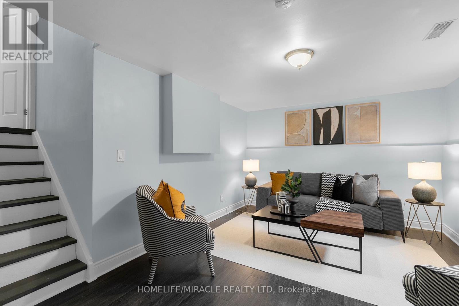 8 Franca Crescent, Toronto, Ontario  M9V 4S2 - Photo 38 - W12396484