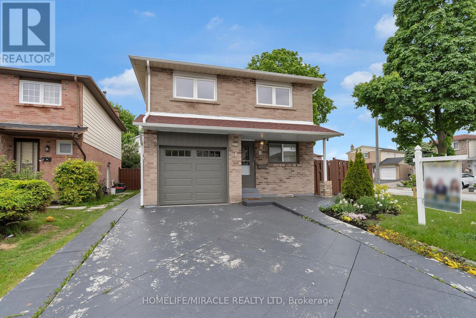 8 Franca Crescent, Toronto, Ontario  M9V 4S2 - Photo 4 - W12396484