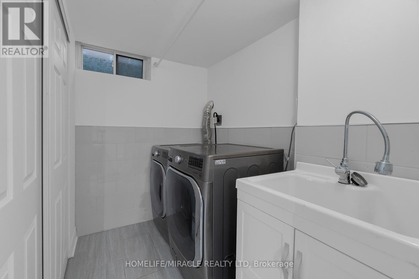 8 Franca Crescent, Toronto, Ontario  M9V 4S2 - Photo 44 - W12396484