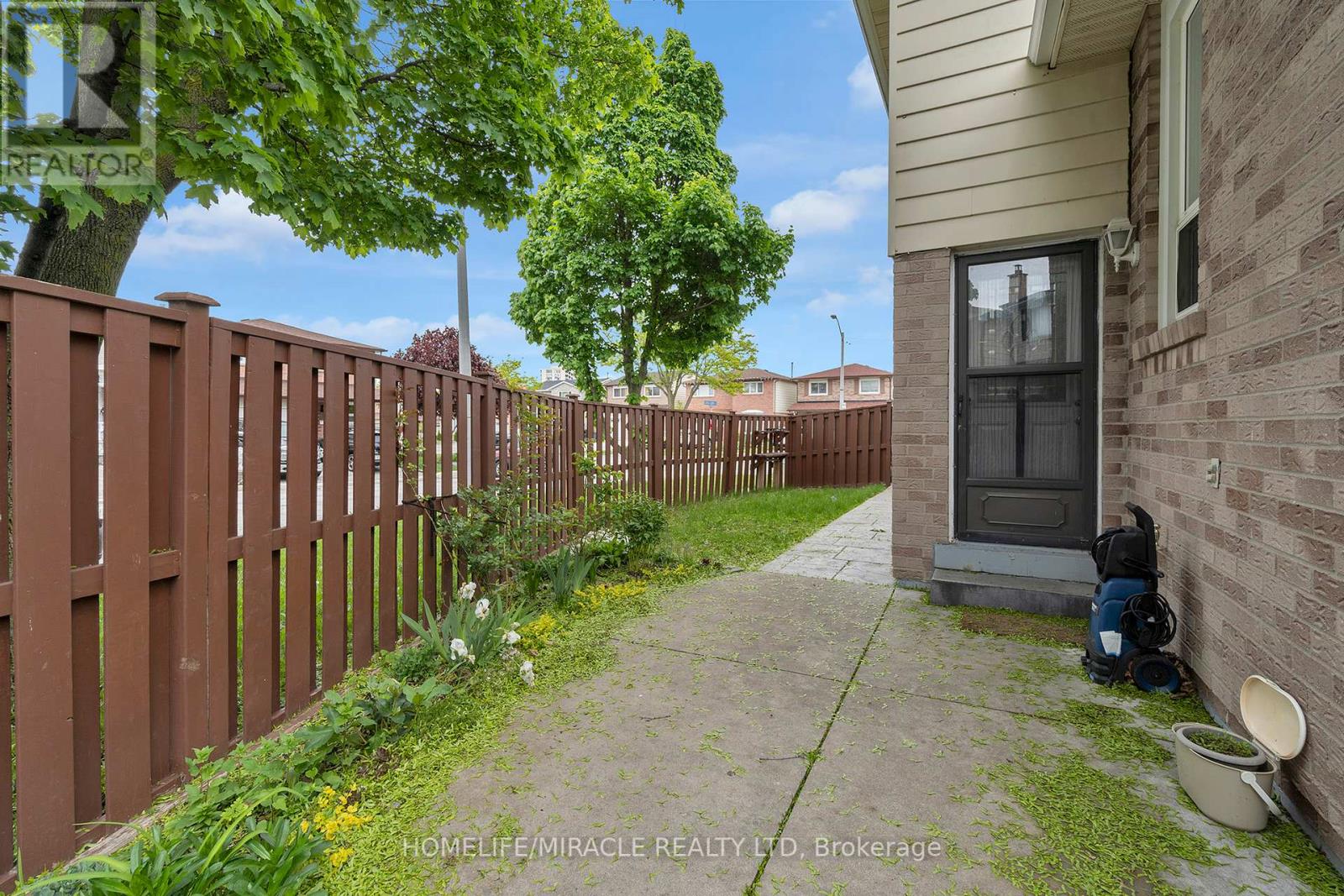 8 Franca Crescent, Toronto, Ontario  M9V 4S2 - Photo 45 - W12396484