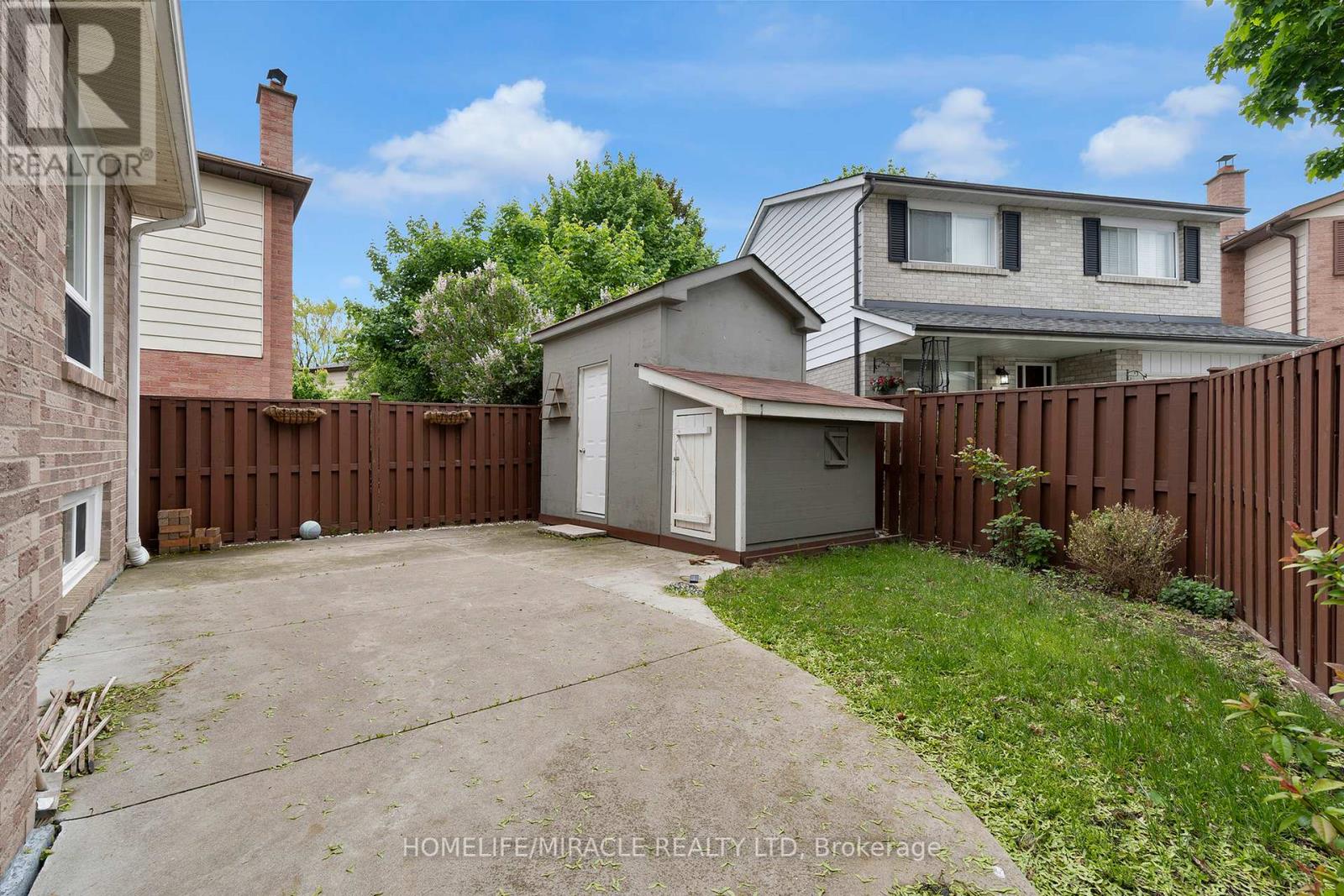 8 Franca Crescent, Toronto, Ontario  M9V 4S2 - Photo 46 - W12396484