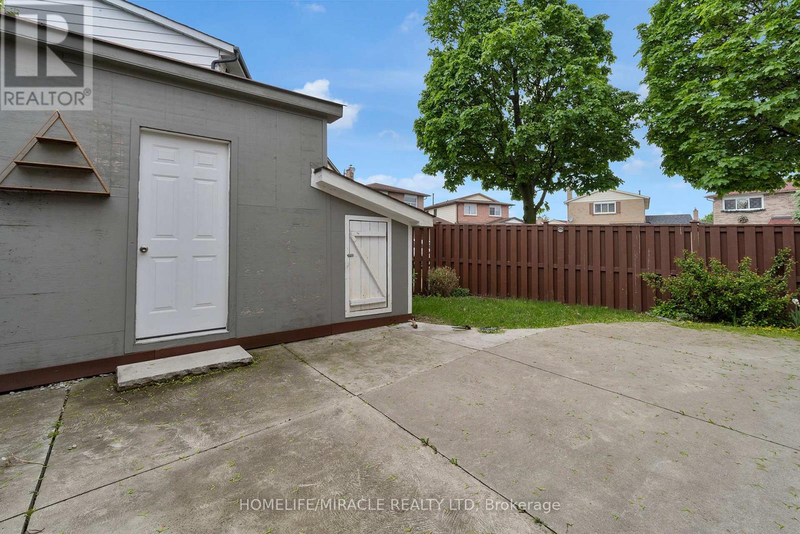 8 Franca Crescent, Toronto, Ontario  M9V 4S2 - Photo 47 - W12396484