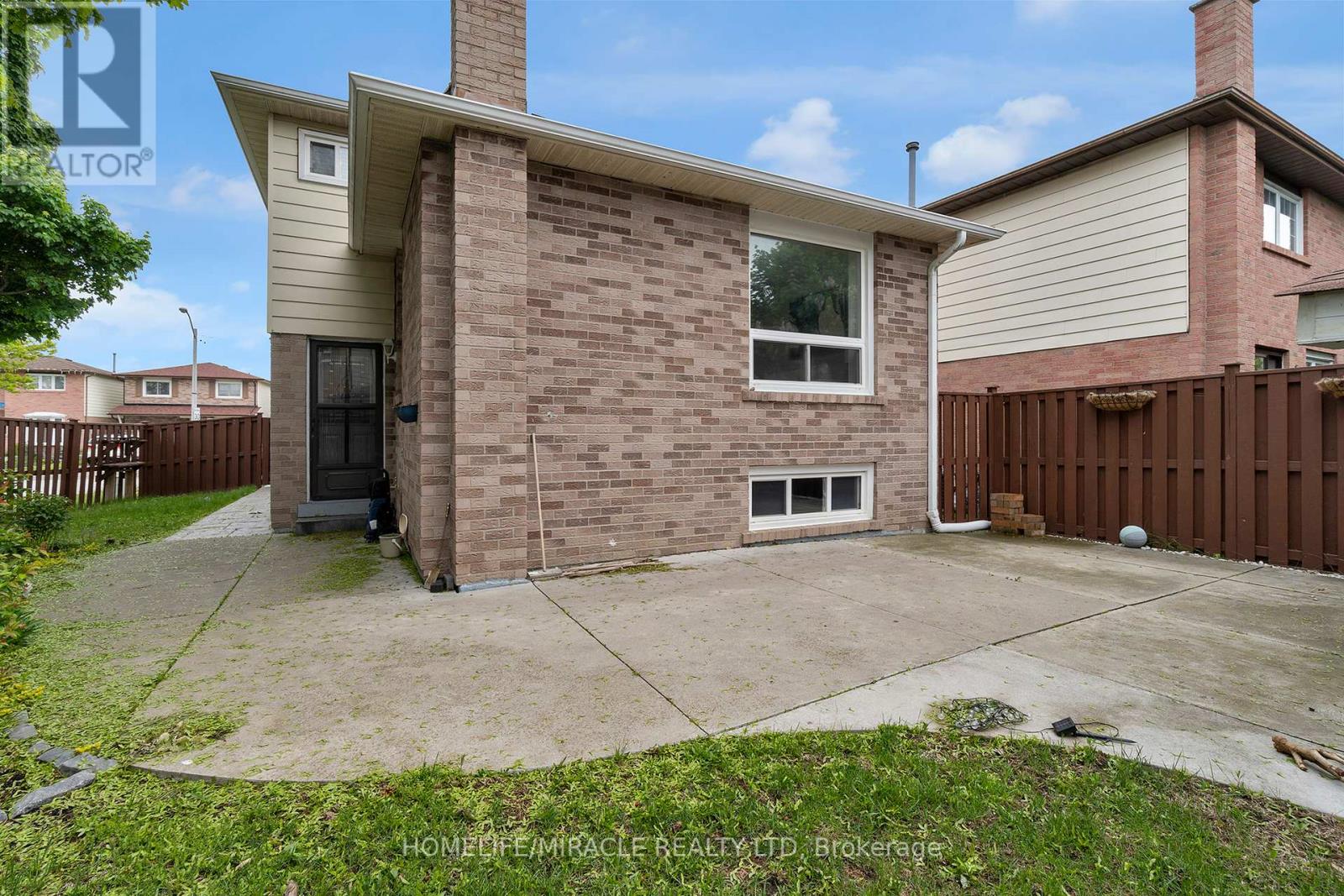 8 Franca Crescent, Toronto, Ontario  M9V 4S2 - Photo 49 - W12396484