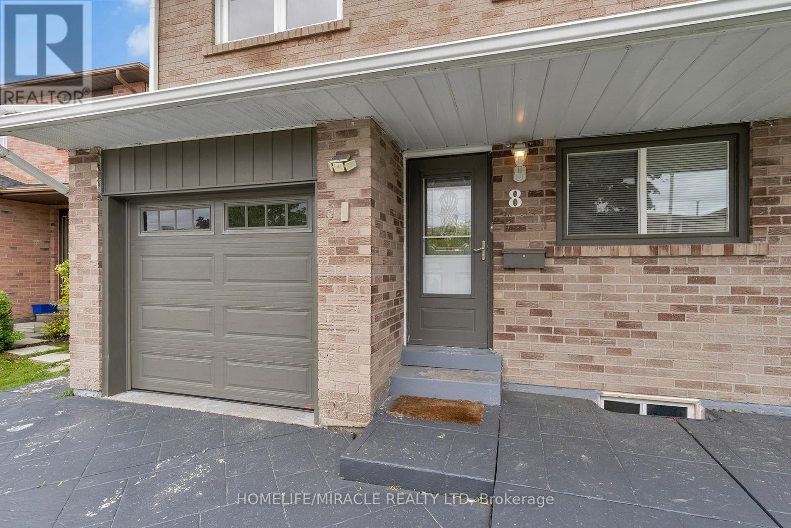 8 Franca Crescent, Toronto, Ontario  M9V 4S2 - Photo 5 - W12396484