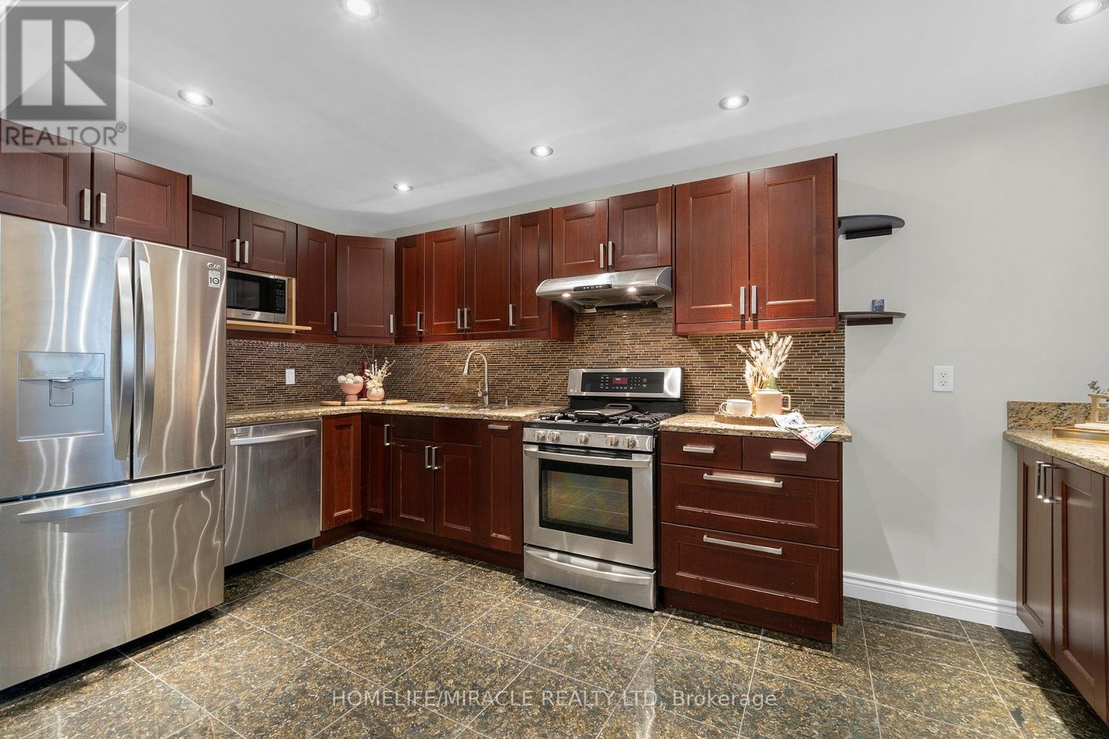 8 Franca Crescent, Toronto, Ontario  M9V 4S2 - Photo 9 - W12396484