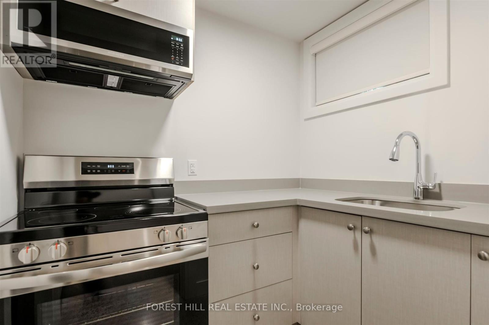 3 - 174 Sunnyside Avenue, Toronto, Ontario  M6R 2P6 - Photo 10 - W12396501