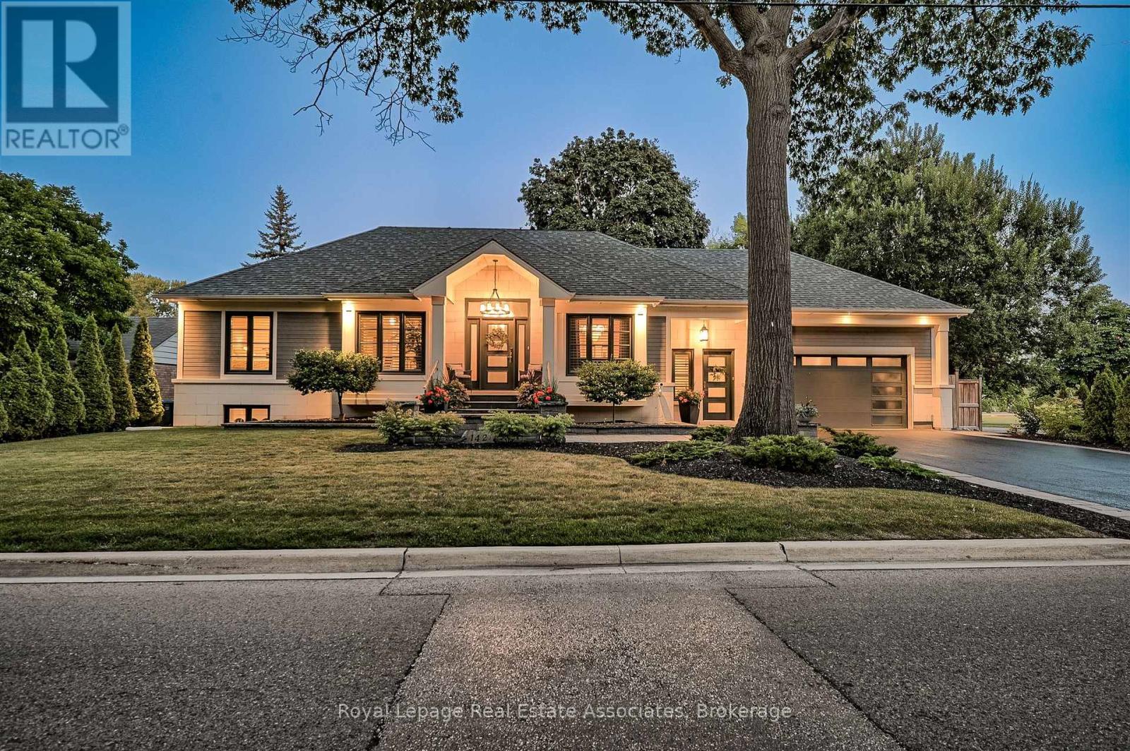 Property at 142 MINEOLA ROAD E image 2