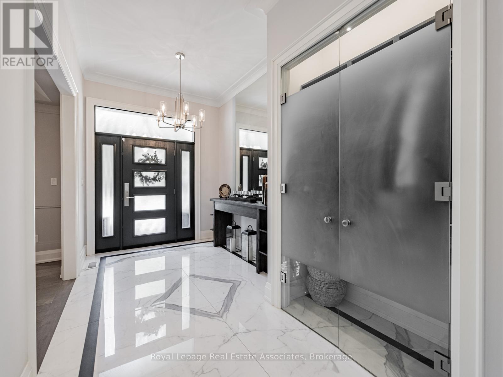 Property at 142 MINEOLA ROAD E image 5