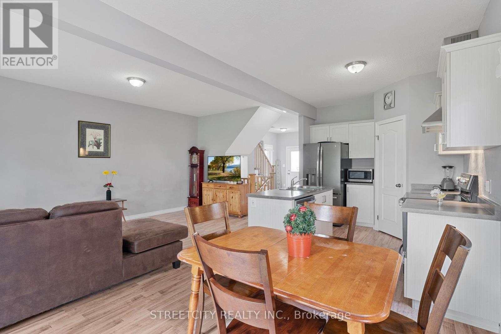69 Yvonne Crescent, London South, Ontario  N5Z 0A5 - Photo 11 - X12396639