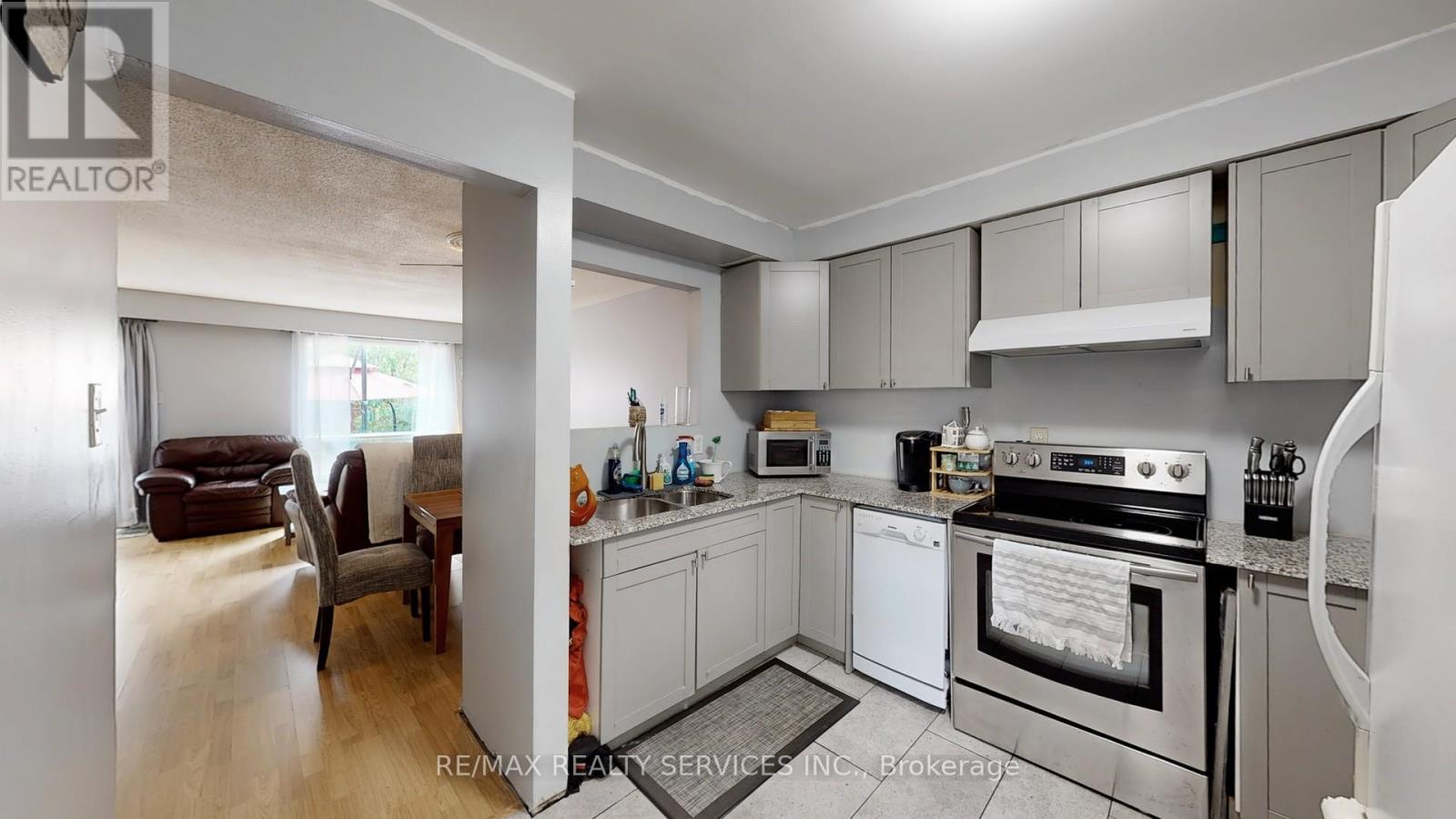29 Primrose Crescent, Brampton, Ontario  L6Z 1E1 - Photo 10 - W12396531