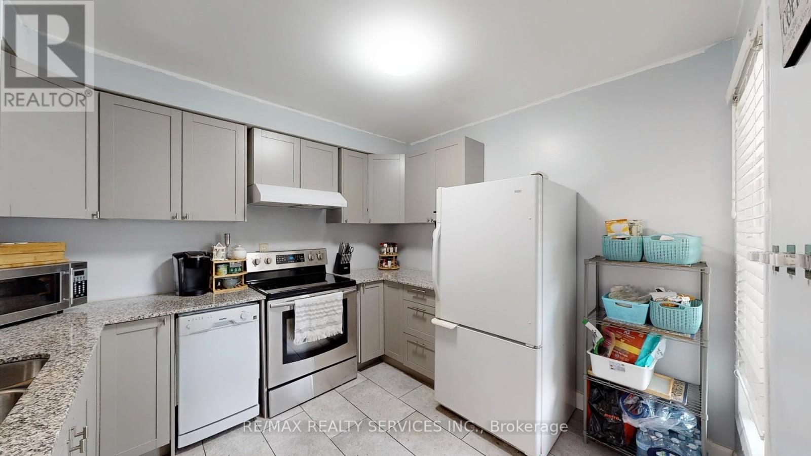 29 Primrose Crescent, Brampton, Ontario  L6Z 1E1 - Photo 12 - W12396531