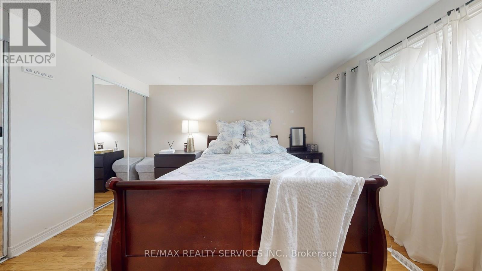 29 Primrose Crescent, Brampton, Ontario  L6Z 1E1 - Photo 19 - W12396531