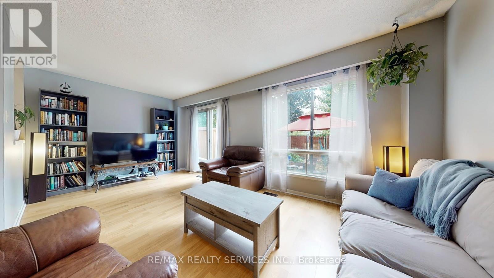 29 Primrose Crescent, Brampton, Ontario  L6Z 1E1 - Photo 8 - W12396531