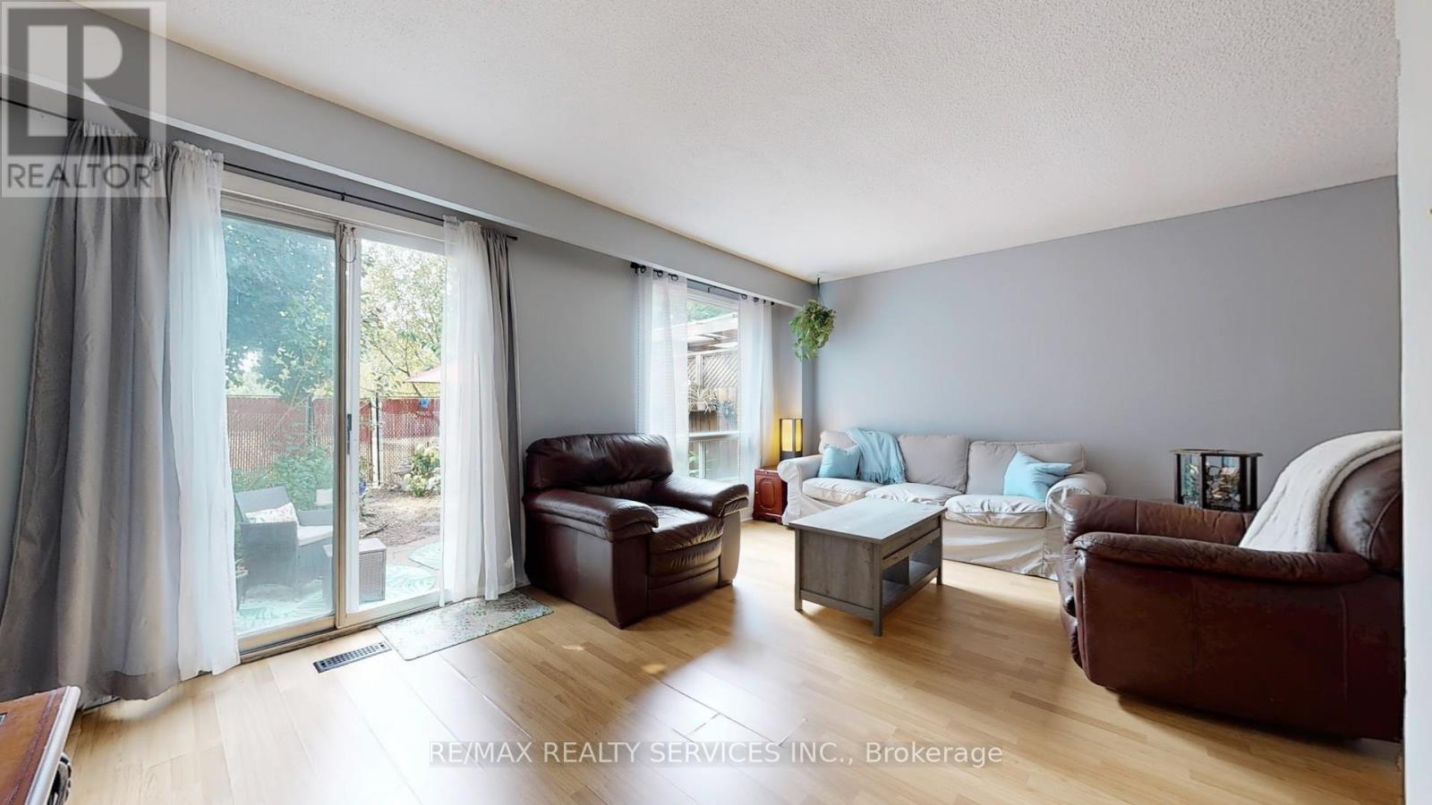 29 Primrose Crescent, Brampton, Ontario  L6Z 1E1 - Photo 9 - W12396531