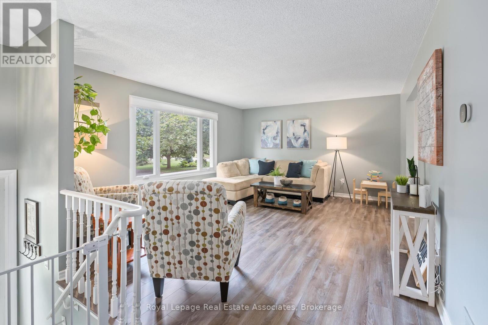 28 Adams Court, Halton Hills (Ac Acton), Ontario  L7J 2V8 - Photo 7 - W12396541