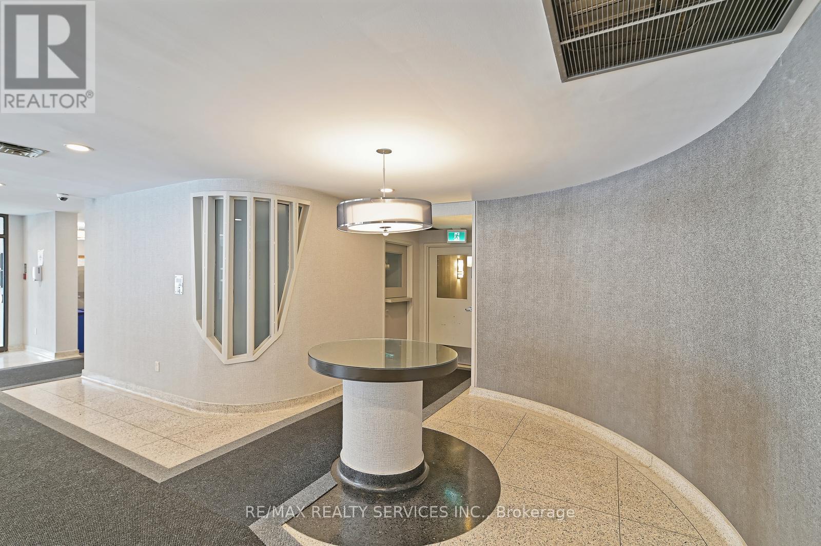611 - 12 Laurelcrest Street, Brampton, Ontario  L6S 5Y4 - Photo 4 - W12396550
