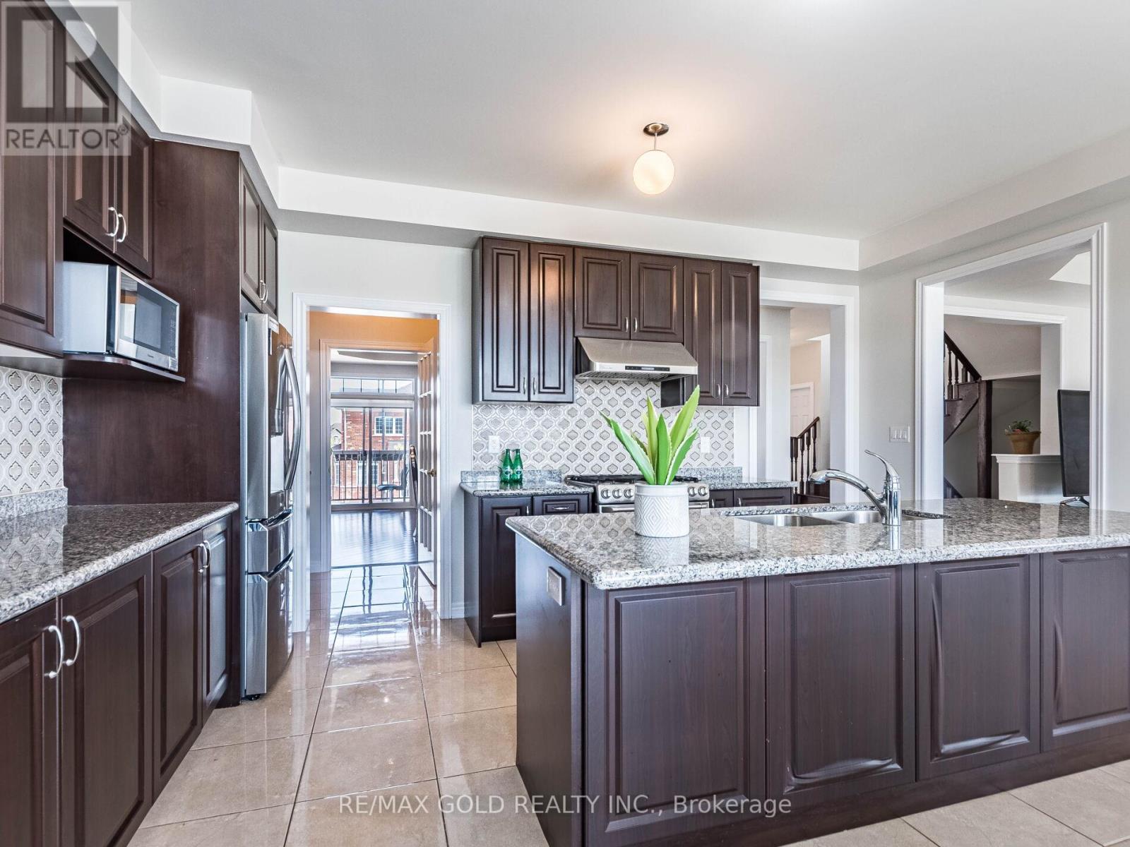 62 Masken Circle, Brampton (Northwest Brampton), Ontario  L7A 4K3 - Photo 17 - W12396552