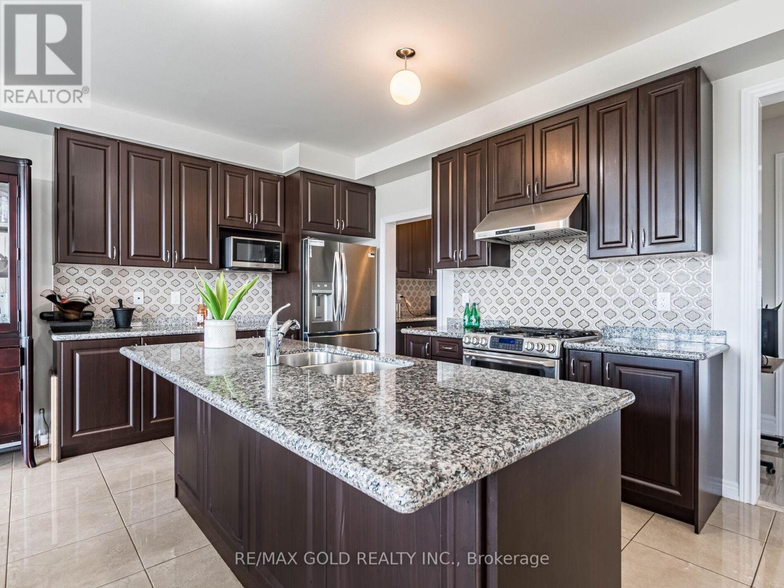 62 Masken Circle, Brampton (Northwest Brampton), Ontario  L7A 4K3 - Photo 18 - W12396552