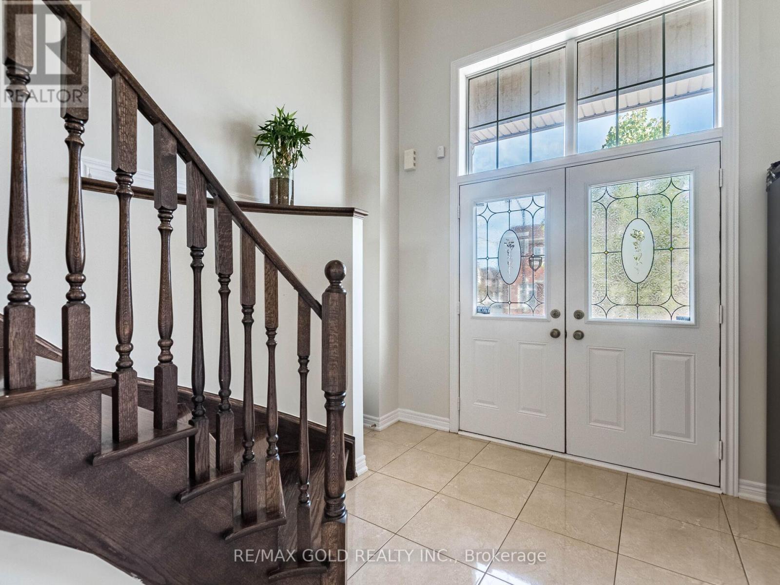 62 Masken Circle, Brampton (Northwest Brampton), Ontario  L7A 4K3 - Photo 4 - W12396552