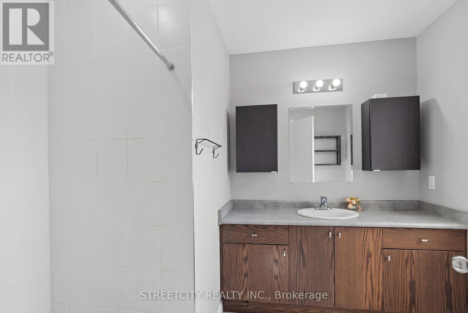 69 Yvonne Crescent, London South, Ontario  N5Z 0A5 - Photo 18 - X12396639