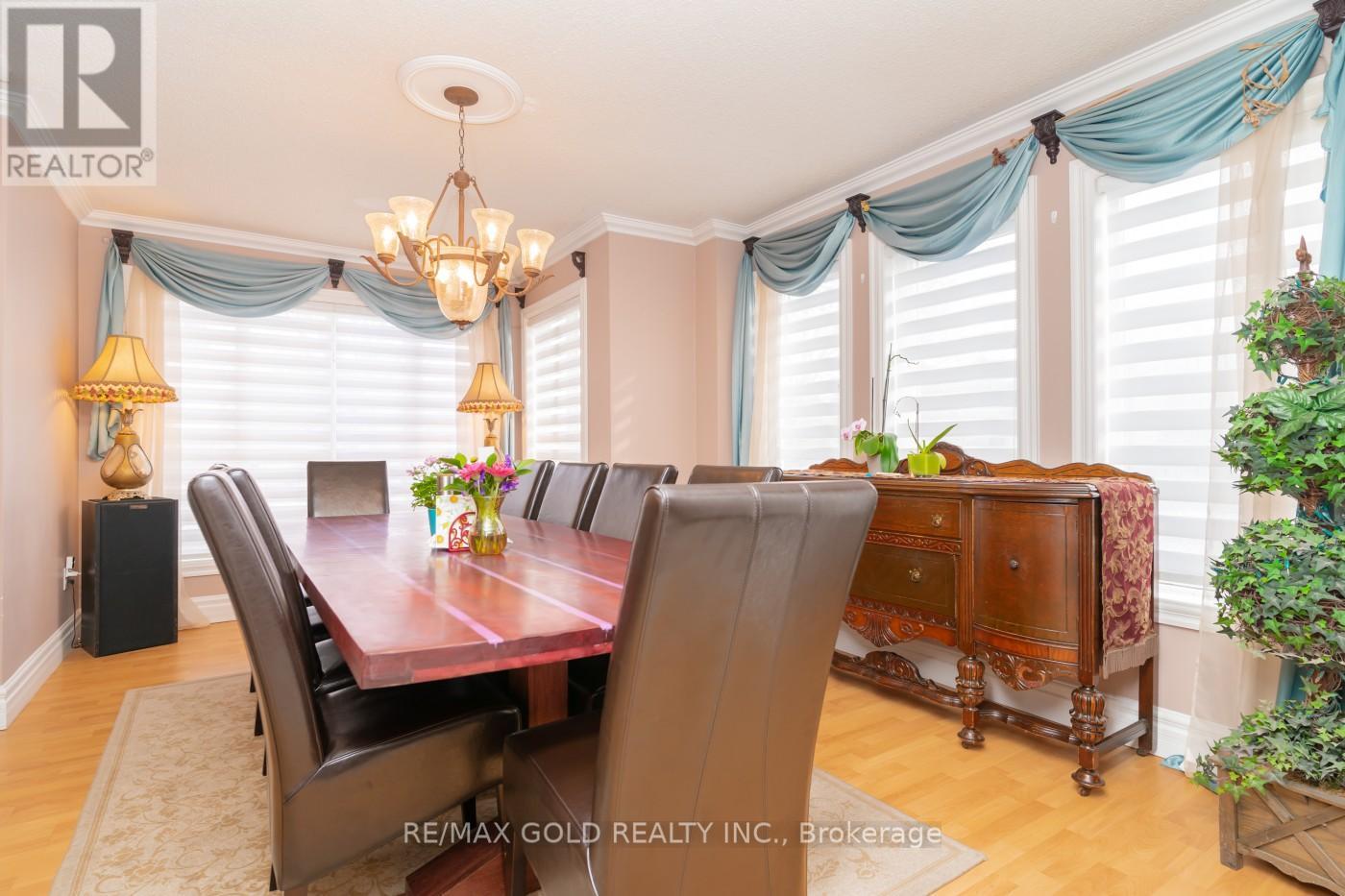 51 Pebblestone Circle, Brampton, Ontario  L6X 4N2 - Photo 18 - W12396605