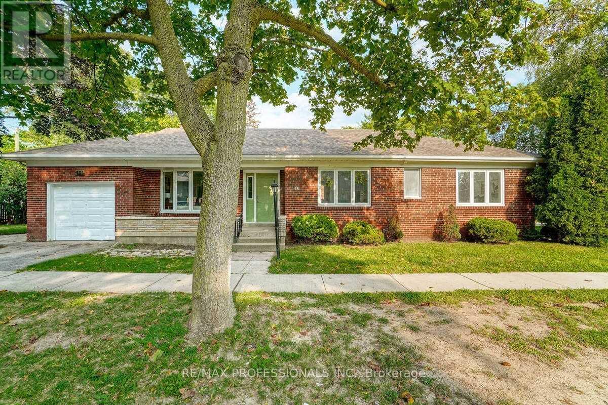 58 Old Oak Road, Toronto (Kingsway South), Ontario  M9A 2W2 - Photo 1 - W12396619