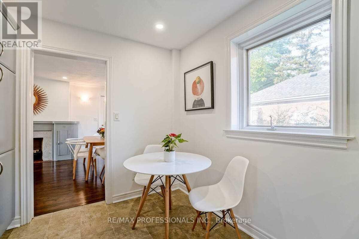58 Old Oak Road, Toronto (Kingsway South), Ontario  M9A 2W2 - Photo 10 - W12396619