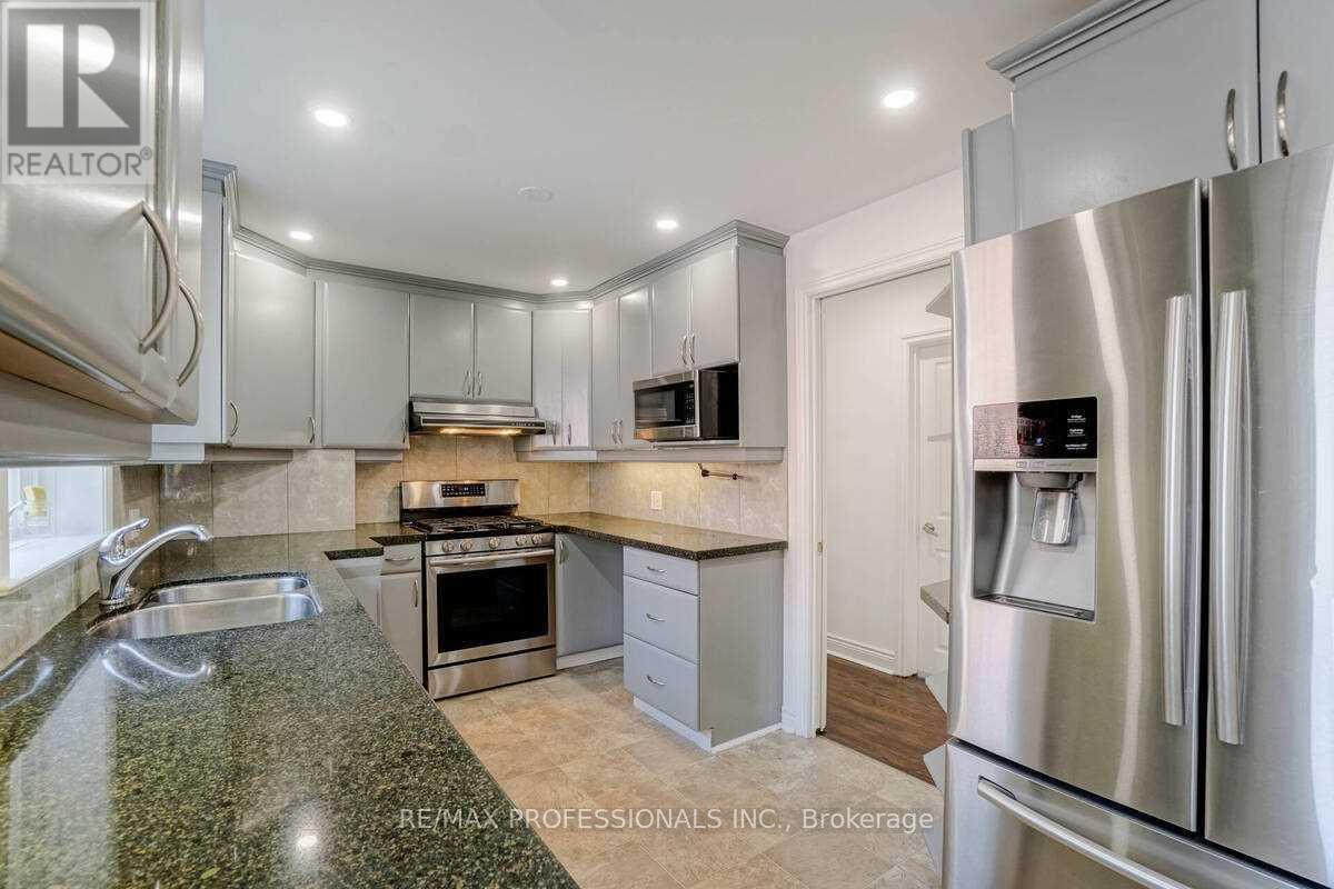 58 Old Oak Road, Toronto (Kingsway South), Ontario  M9A 2W2 - Photo 13 - W12396619