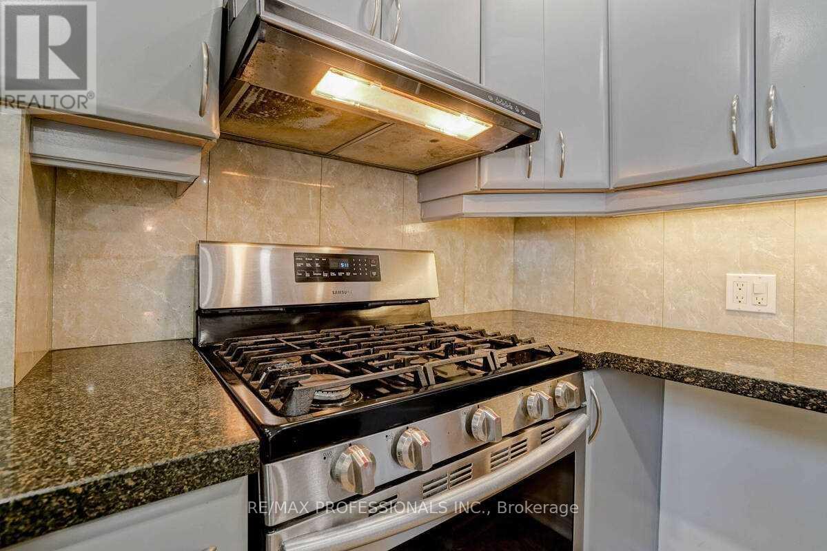 58 Old Oak Road, Toronto (Kingsway South), Ontario  M9A 2W2 - Photo 15 - W12396619