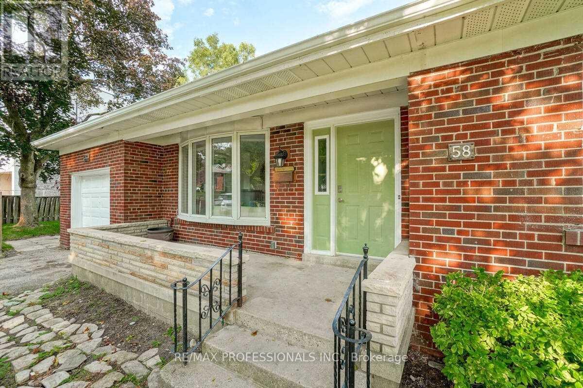 58 Old Oak Road, Toronto (Kingsway South), Ontario  M9A 2W2 - Photo 2 - W12396619