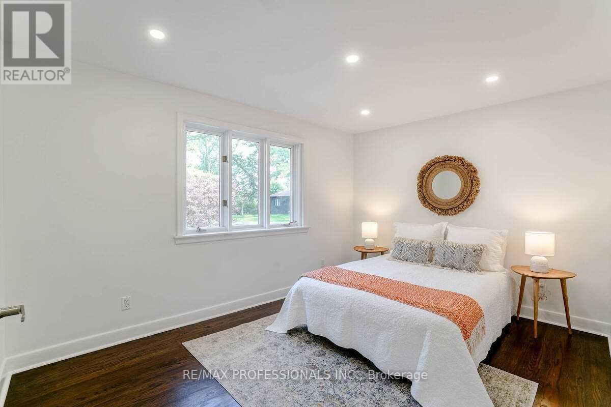 58 Old Oak Road, Toronto (Kingsway South), Ontario  M9A 2W2 - Photo 20 - W12396619