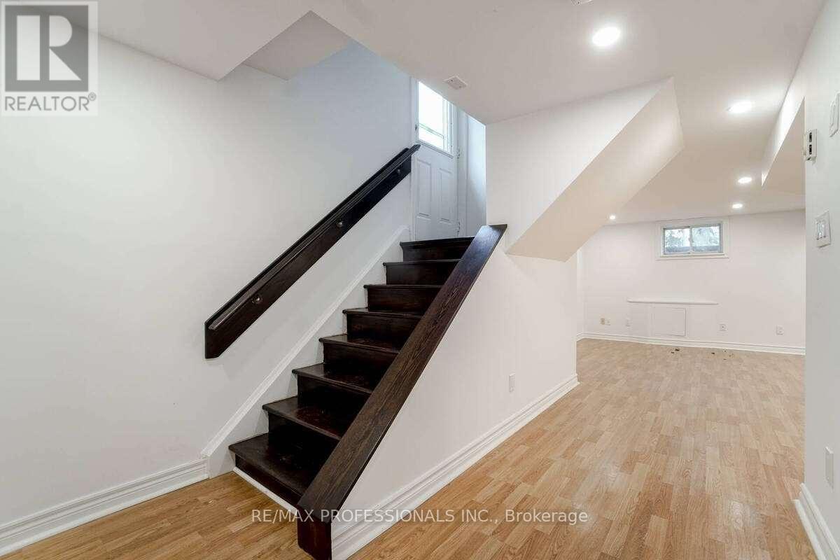 58 Old Oak Road, Toronto (Kingsway South), Ontario  M9A 2W2 - Photo 23 - W12396619