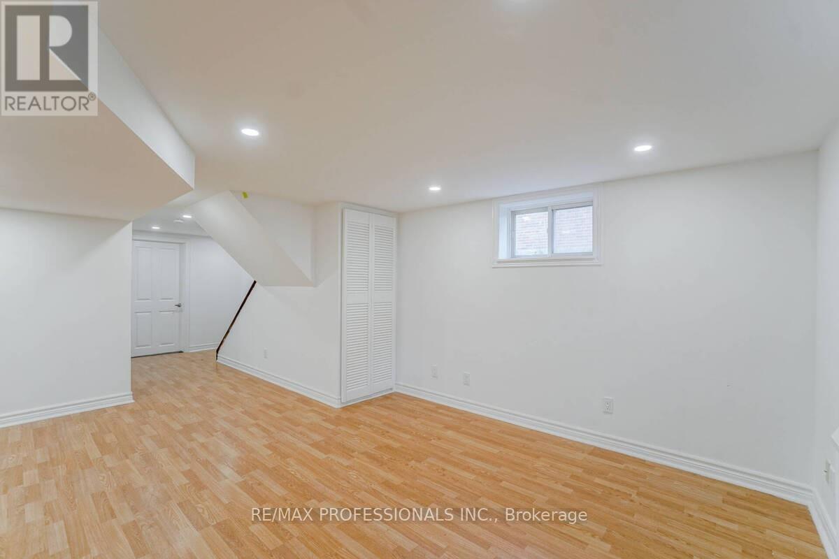 58 Old Oak Road, Toronto (Kingsway South), Ontario  M9A 2W2 - Photo 24 - W12396619