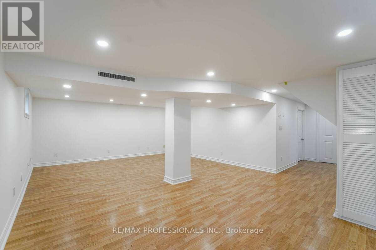 58 Old Oak Road, Toronto (Kingsway South), Ontario  M9A 2W2 - Photo 26 - W12396619