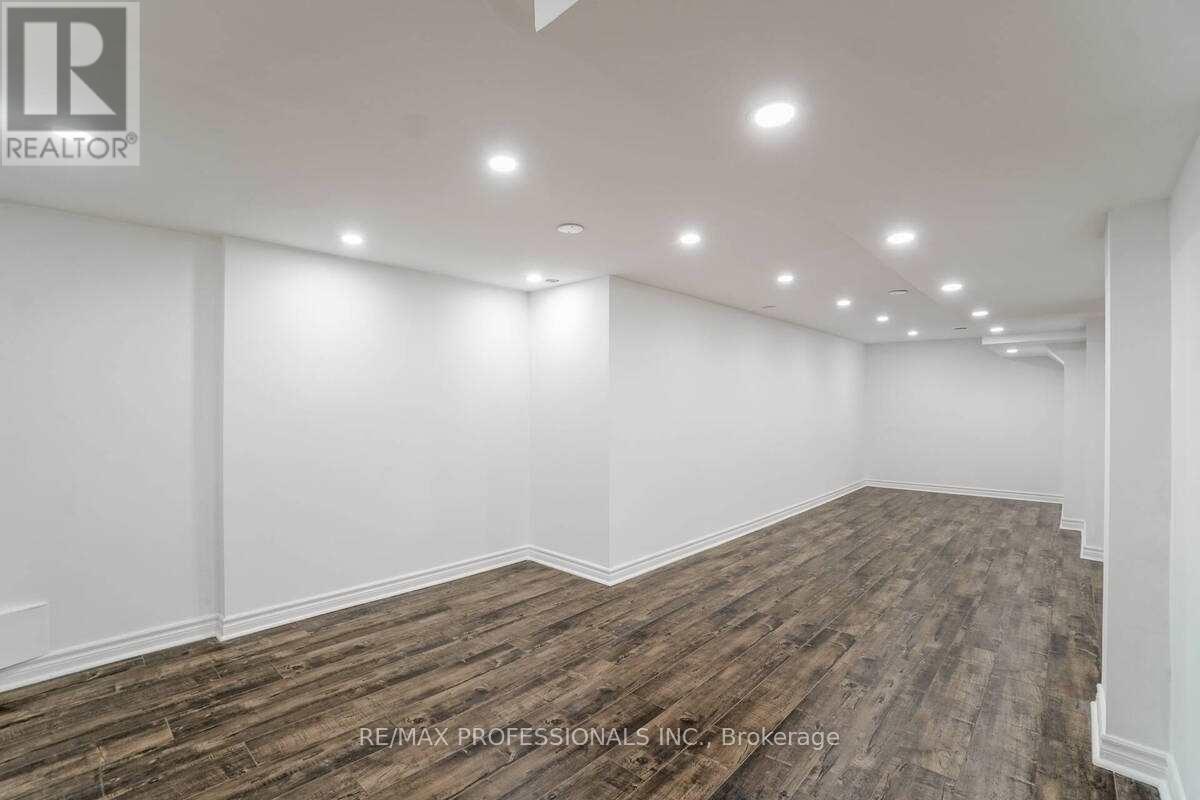 58 Old Oak Road, Toronto (Kingsway South), Ontario  M9A 2W2 - Photo 27 - W12396619